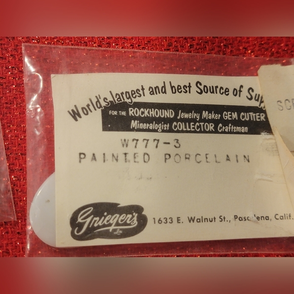 Vintage Painted Porcelain Romance  Scenes and Various Beads - Picture 4 of 13